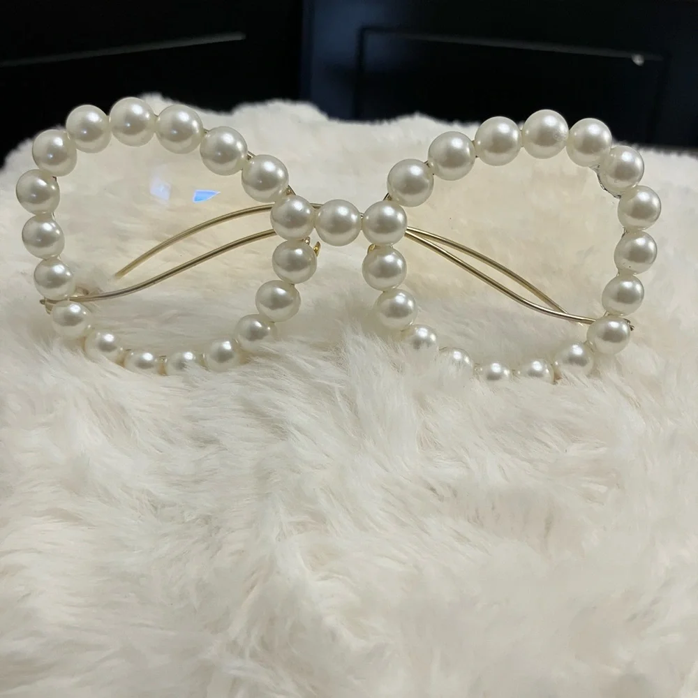 Faux Pearl-Embellished Round Gold Frame, Ivory Pearls - Picture 11 of 14